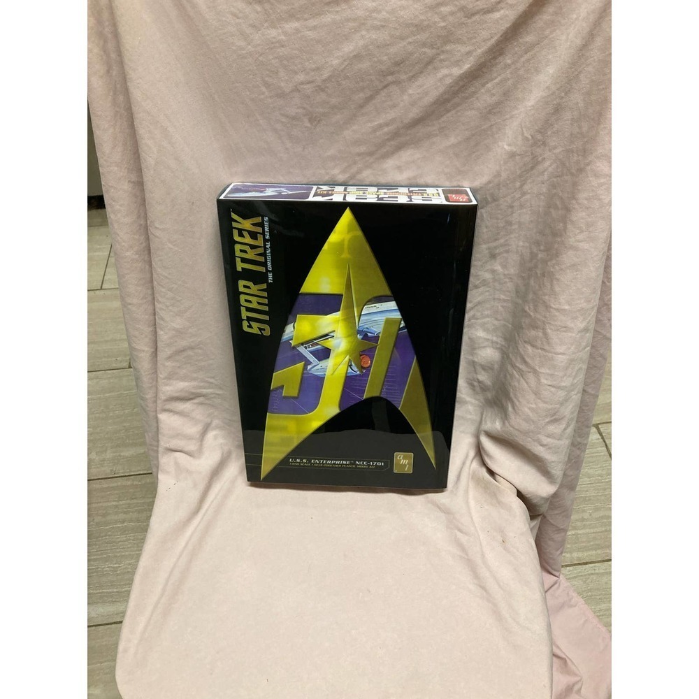 Amt Star Trek U.S.S. Enterprise NCC-1701 - 1:650 Scale Plastic Model Kit - New